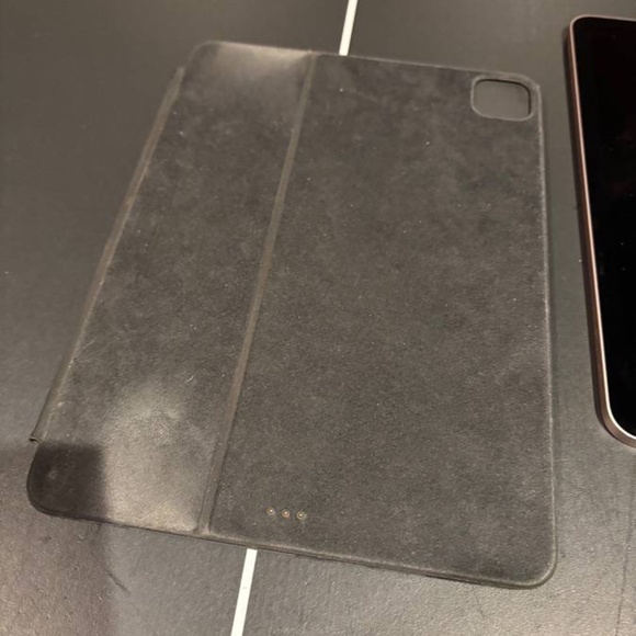 LAST CALL iPad Air 5th Gen and Smart Keyboard - Picture 9 of 15